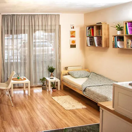 Hummingbird's Nook Apartament Nowy Sad